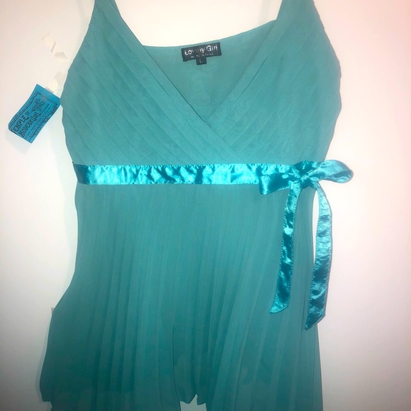 Pleated baby doll style tank with ribbon tie. - Picture 1 of 1